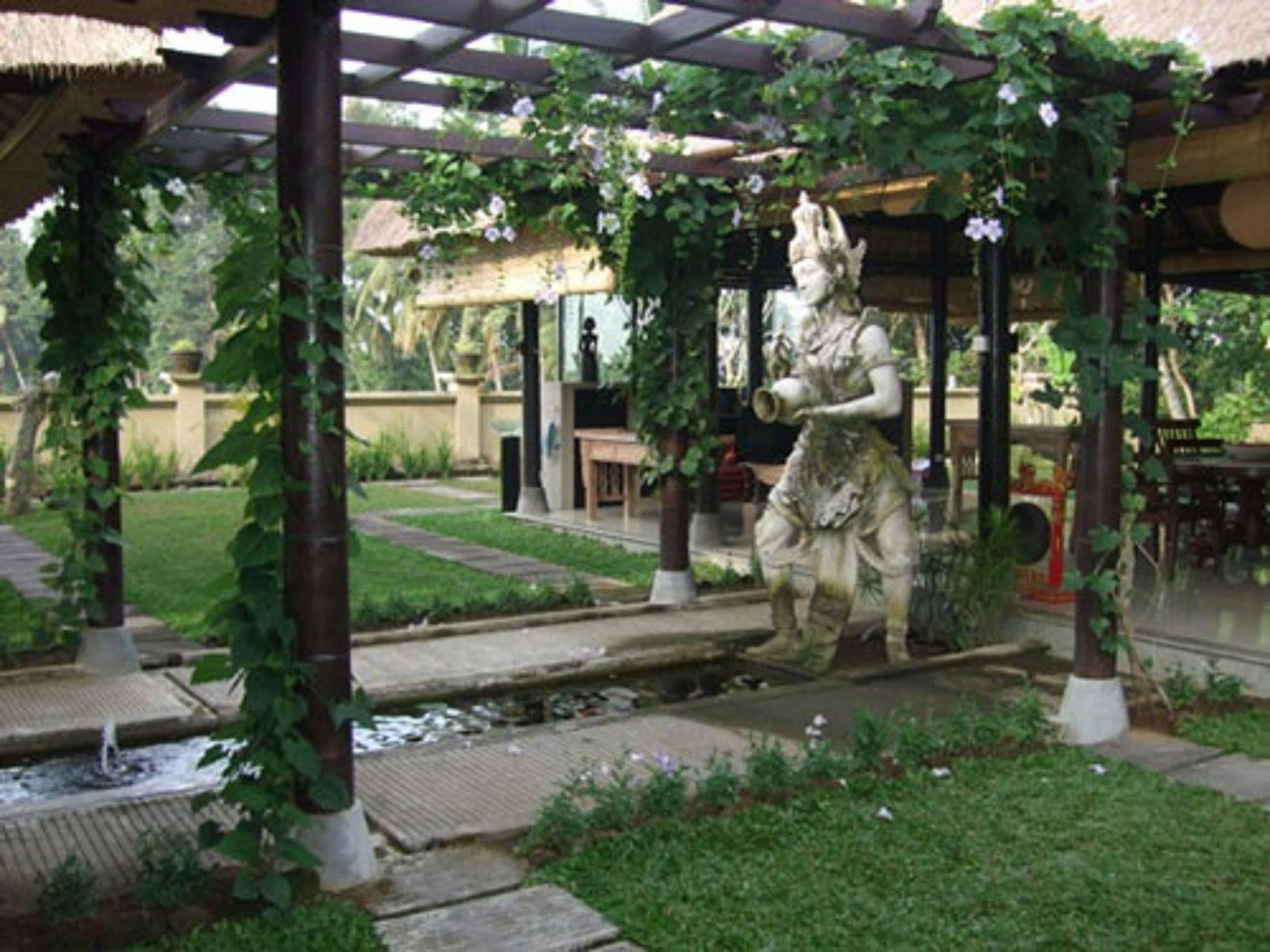 Puri Lotus Hotel Ubud Buitenkant foto